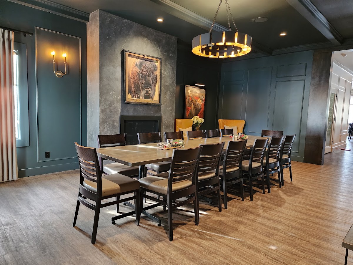 525 Restaurant and Patio