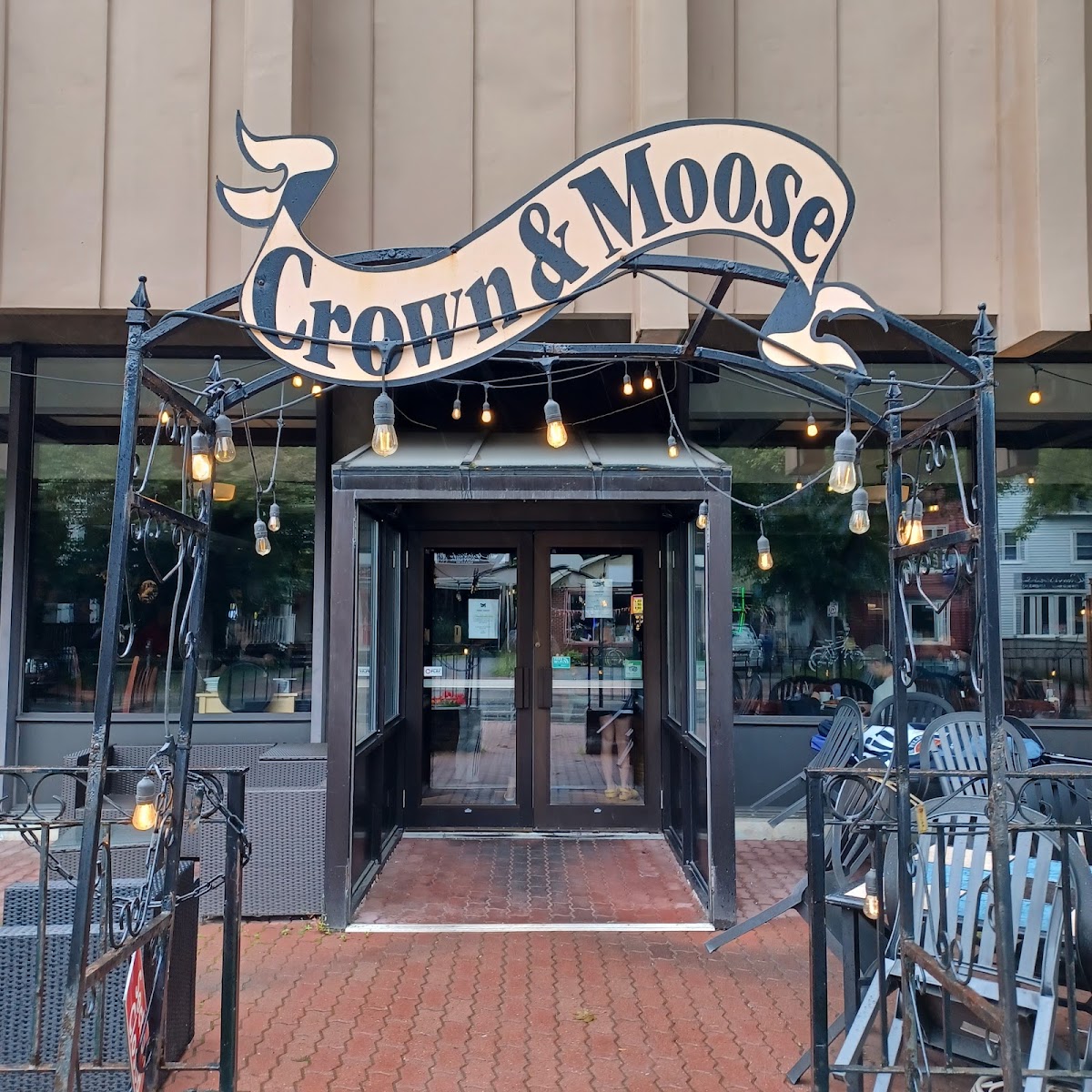 Crown & Moose