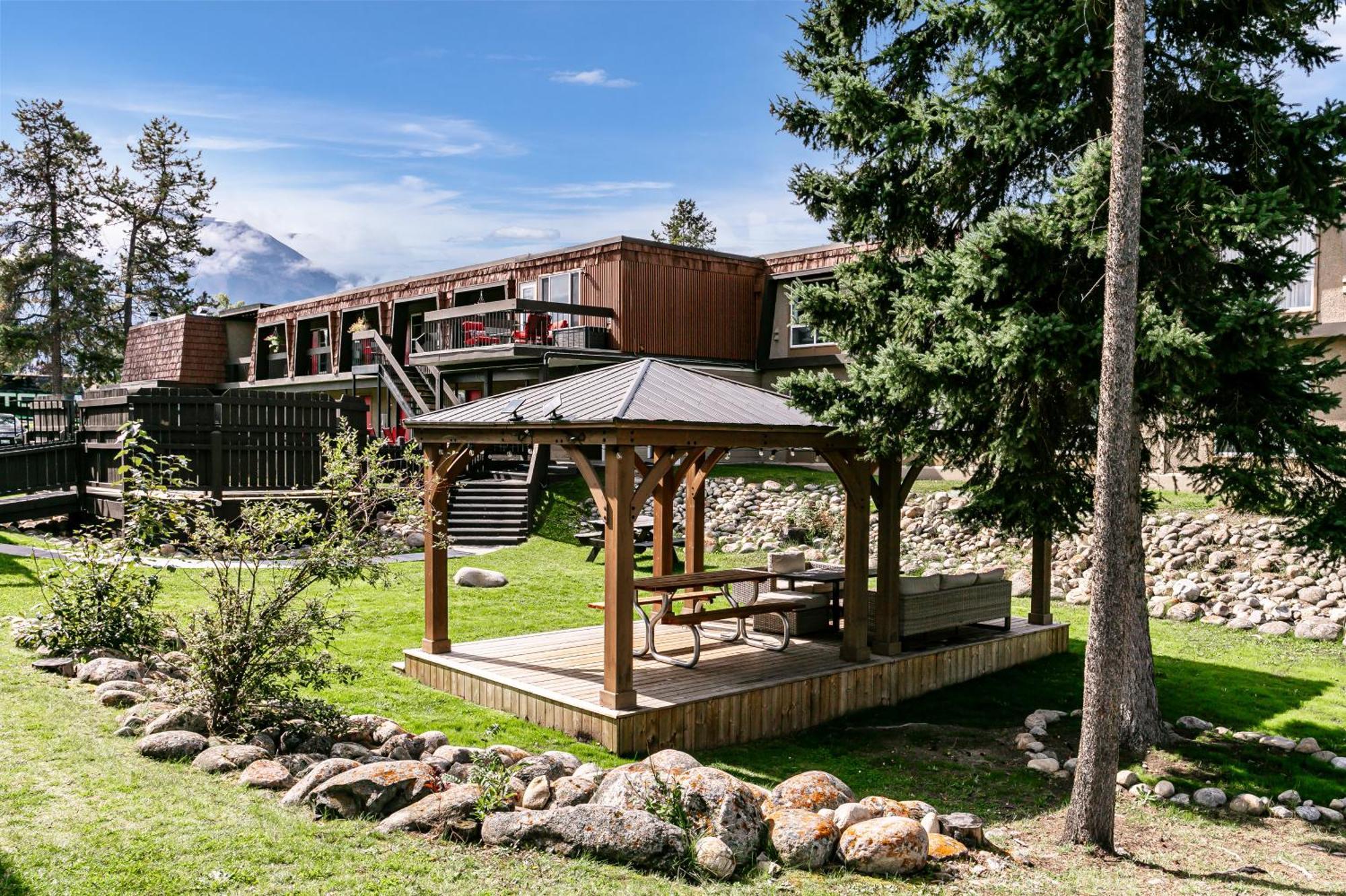 Tonquin Inn