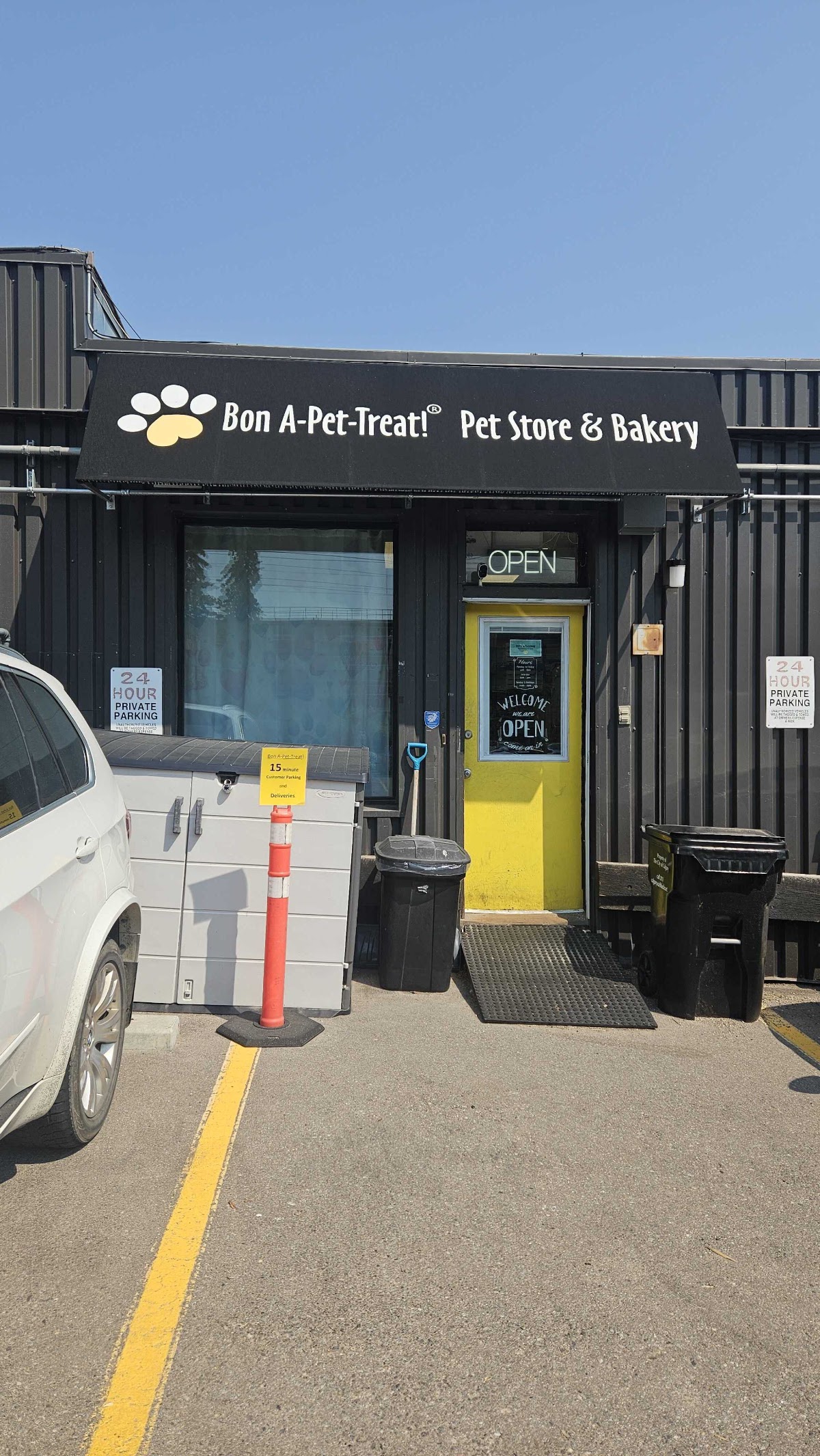 Bon A-Pet-Treat! Pet Store & Bakery - Britannia