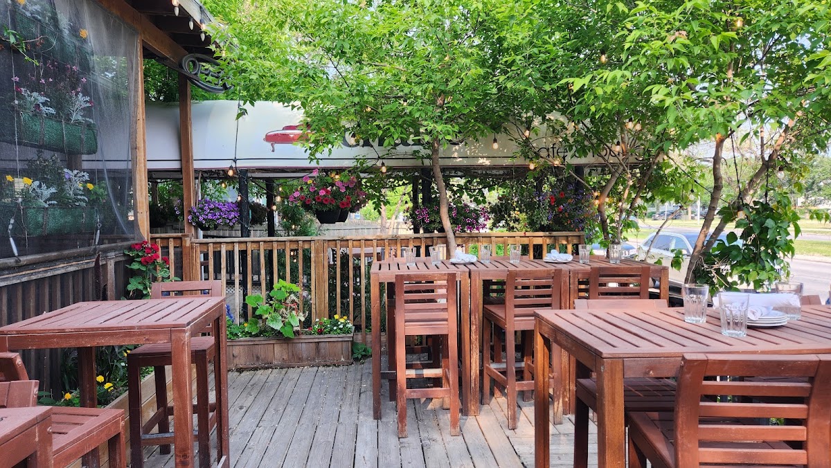 Chaise Café & Lounge