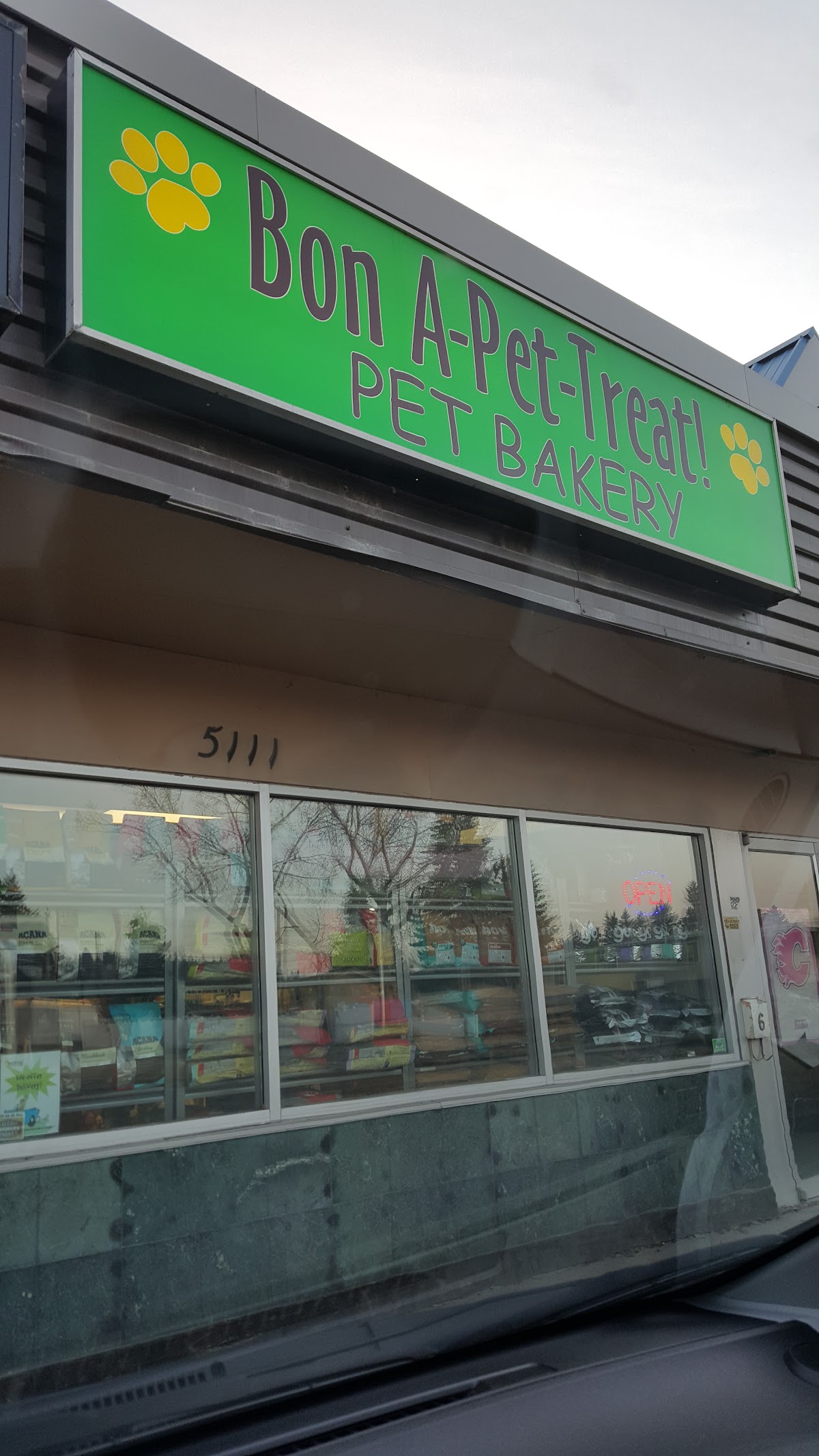 Bon A-Pet-Treat! Pet Store & Bakery - Bowness