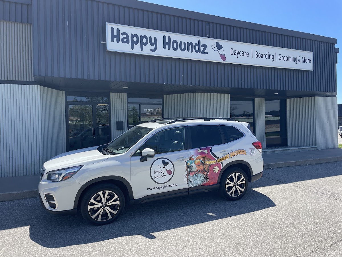 Happy Houndz Dog Daycare & Boarding